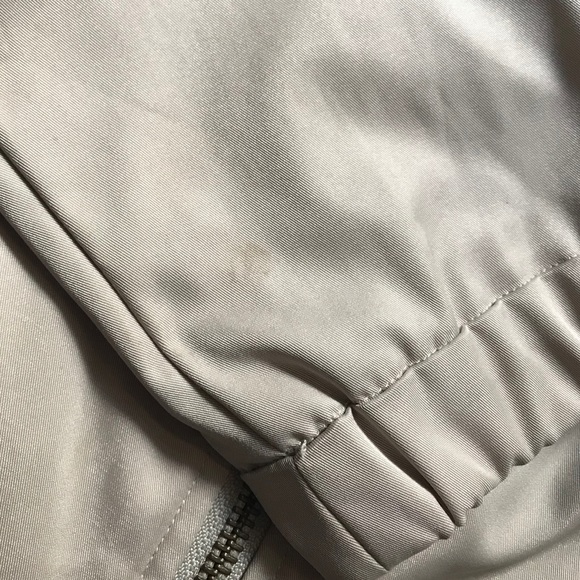 Tan colored jacket - Picture 5 of 7